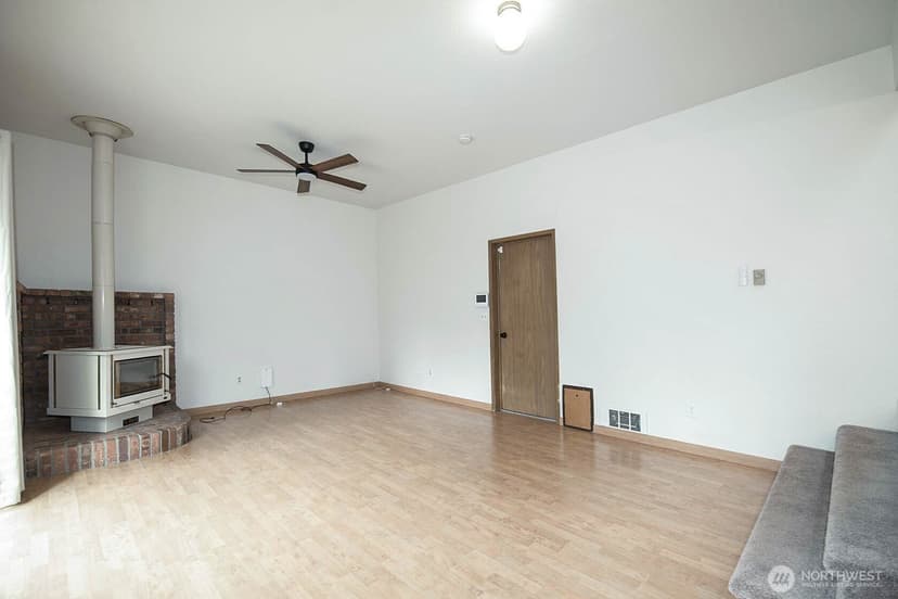 Property photo for 10610 4th Drive SE, Everett photo 10