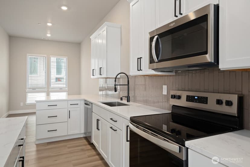 Property photo for 6611 S 128th Street, Seattle photo 10