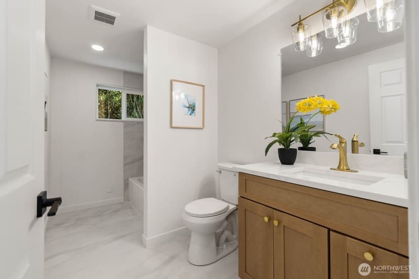 Property photo for 1510 Bradner Place S, Seattle photo 15