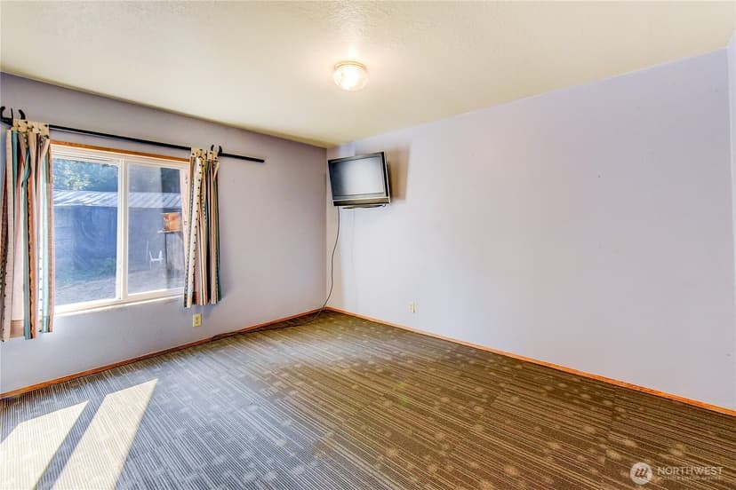 Property photo for 6533 12th Avenue NW, Tulalip photo 9