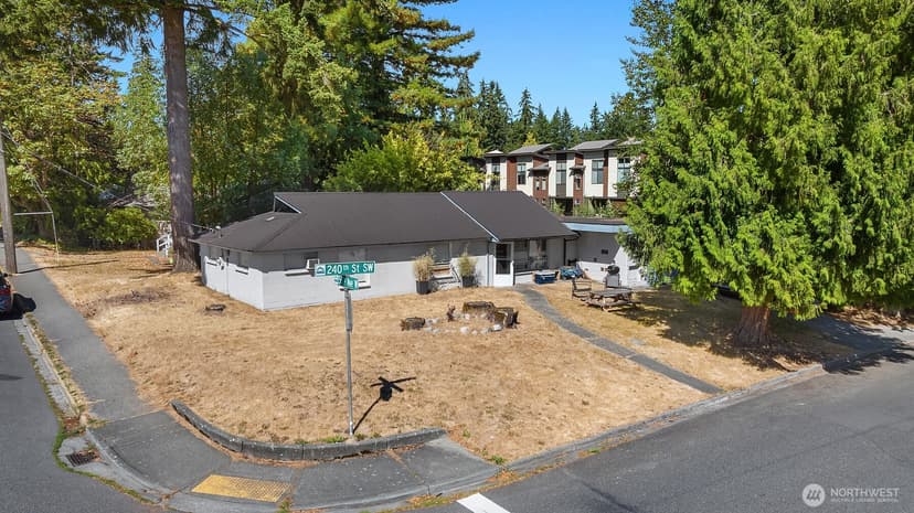 Property photo for 5507 240th Street SW, Mountlake Terrace photo 3