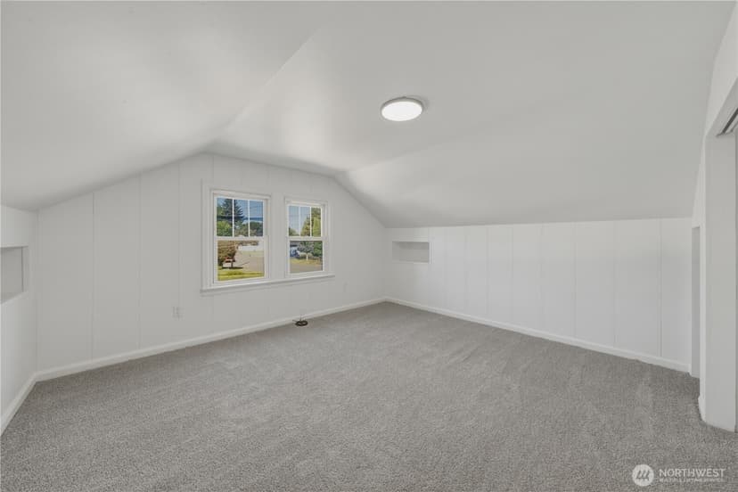 Property photo for 825 8th St NW, Puyallup photo 17