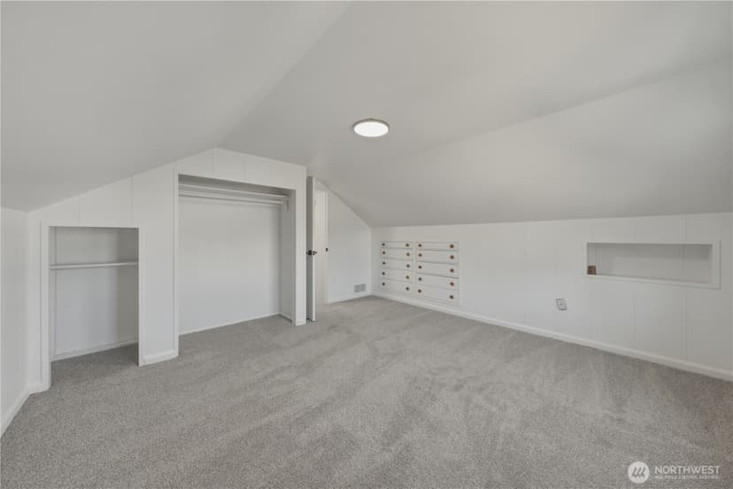 Property photo for 825 8th St NW, Puyallup photo 18