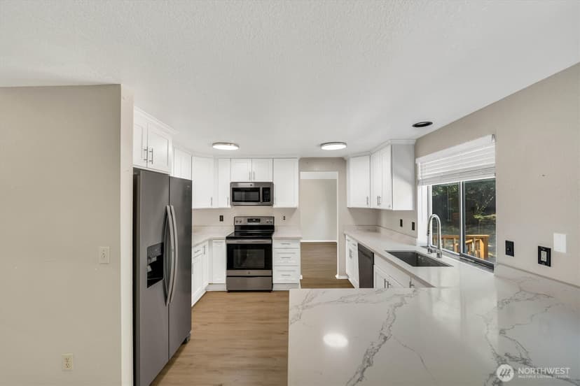 Property photo for 6511 55th Street Ct W, Tacoma photo 9