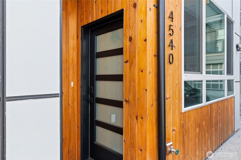 Property photo for 4540 40th Avenue SW, Seattle photo 4