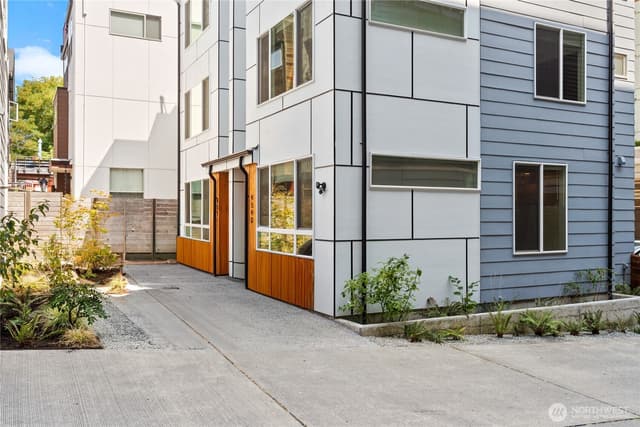 Property photo for 4540 40th Avenue SW, Seattle photo 3
