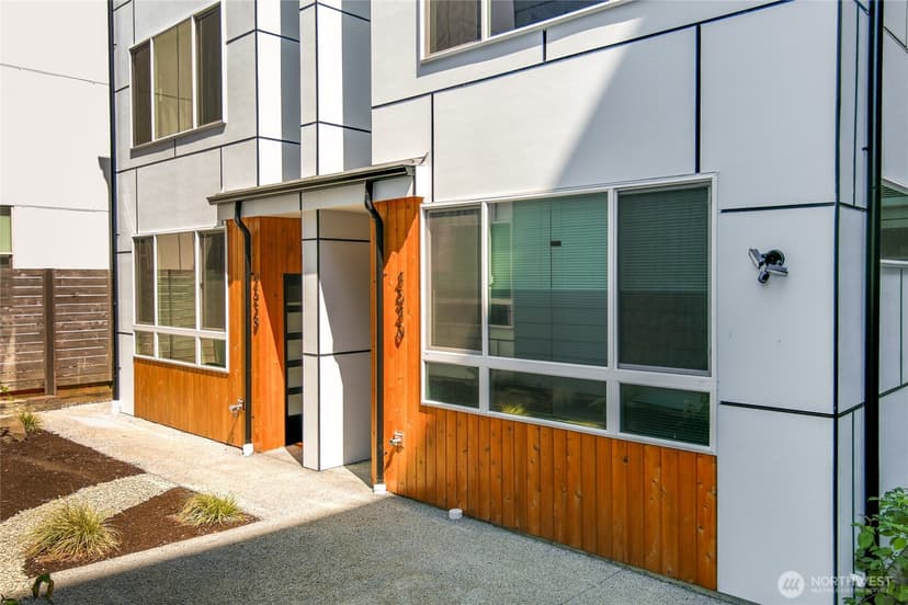 Property photo for 4540 40th Avenue SW, Seattle photo 2