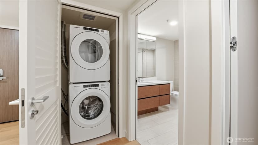 Property photo for 121 Stewart Street #905, Seattle photo 16