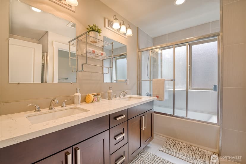 Property photo for 18507 71st Avenue NE, Kenmore photo 17