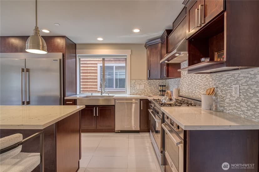 Property photo for 18507 71st Avenue NE, Kenmore photo 10