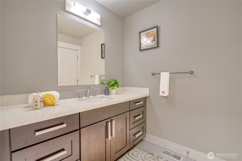 Property photo for 18507 71st Avenue NE, Kenmore photo 18