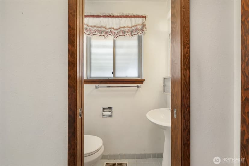Property photo for 2374 S Flower Avenue, Port Orchard photo 10