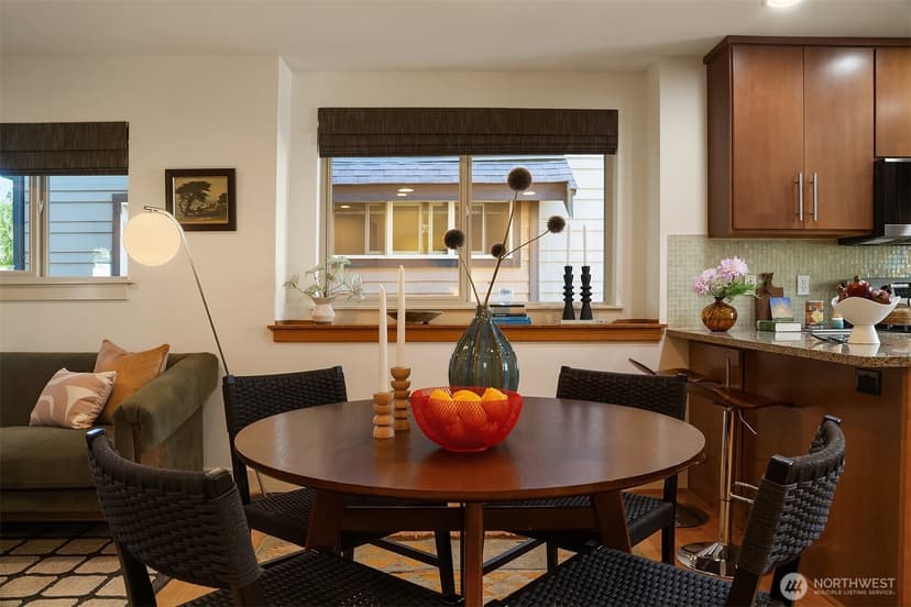 Property photo for 9613 Roosevelt Way NE #B, Seattle photo 7