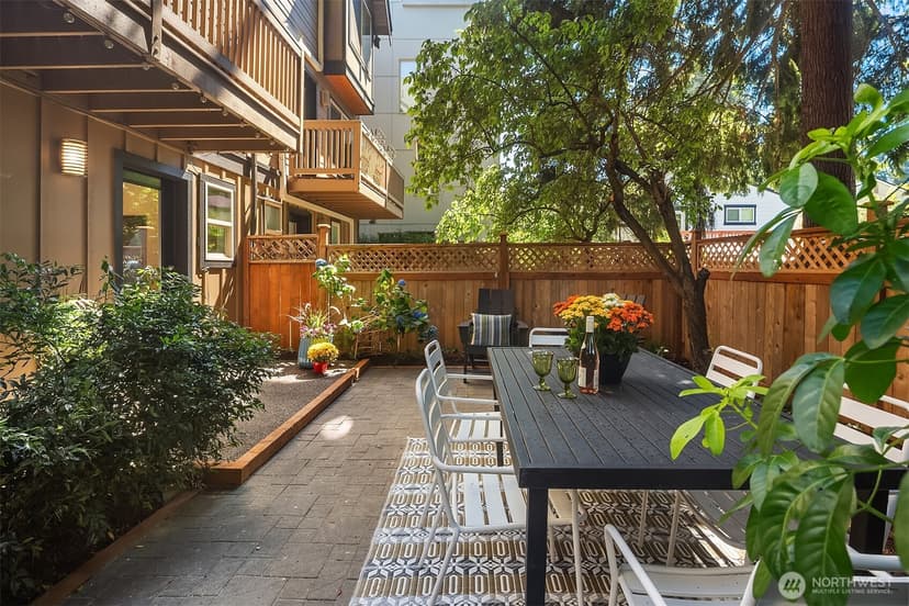 Property photo for 9613 Roosevelt Way NE #B, Seattle photo 30