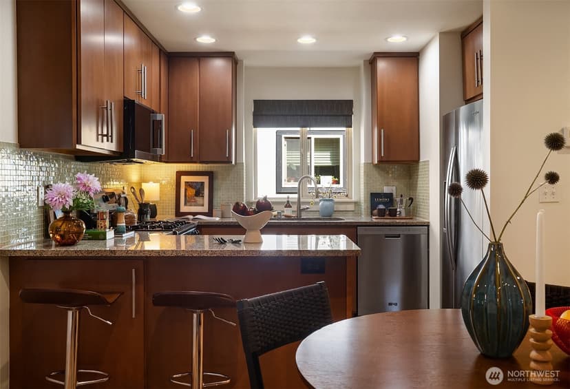 Property photo for 9613 Roosevelt Way NE #B, Seattle photo 11