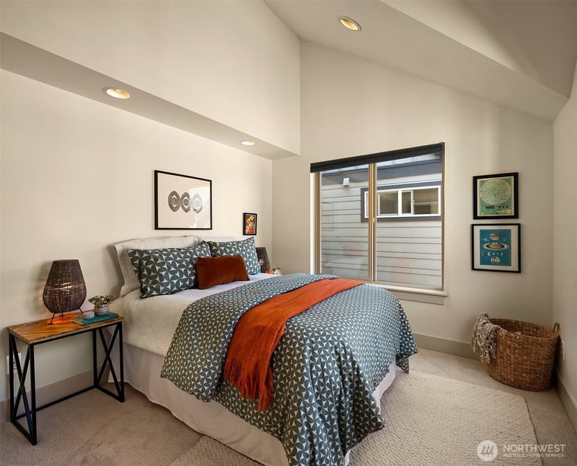 Property photo for 9613 Roosevelt Way NE #B, Seattle photo 18