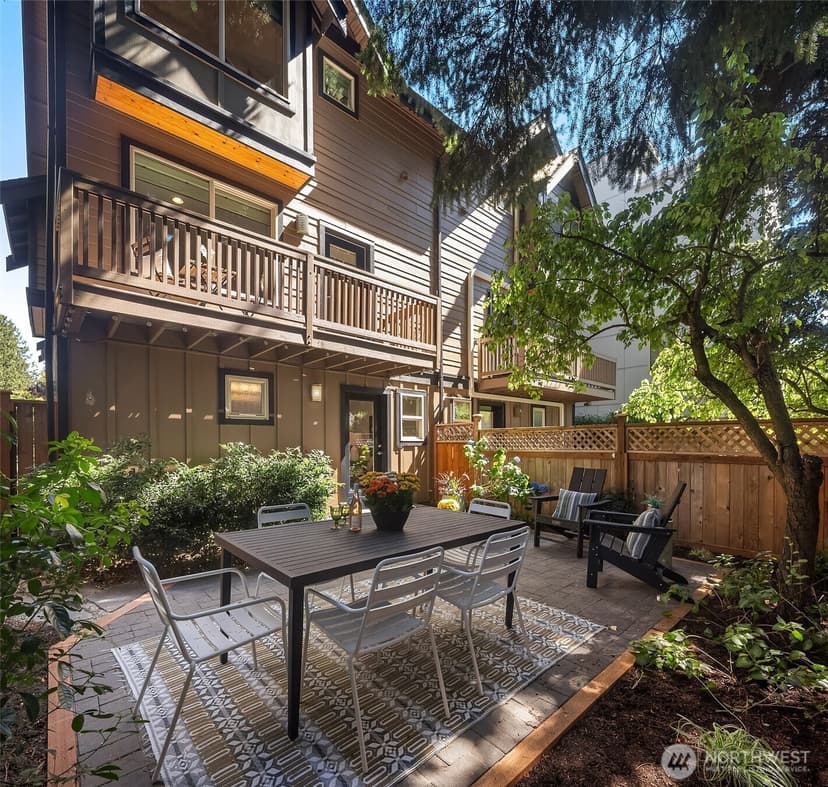 Property photo for 9613 Roosevelt Way NE #B, Seattle photo 26