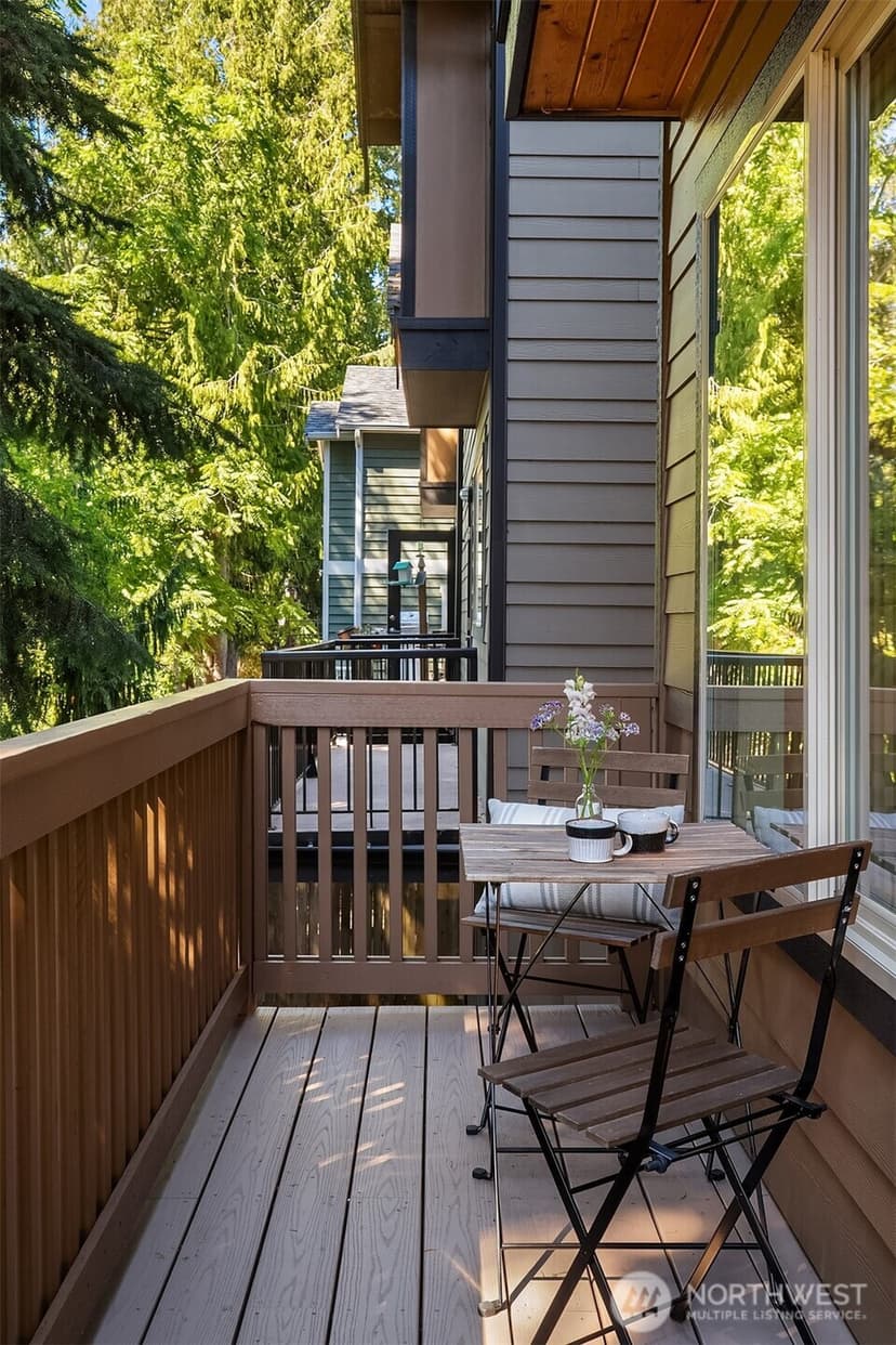 Property photo for 9613 Roosevelt Way NE #B, Seattle photo 4