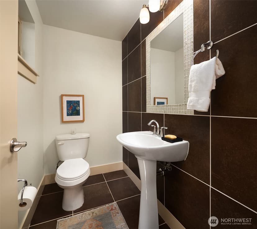 Property photo for 9613 Roosevelt Way NE #B, Seattle photo 24