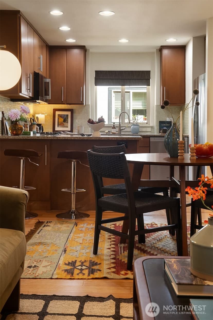 Property photo for 9613 Roosevelt Way NE #B, Seattle photo 9