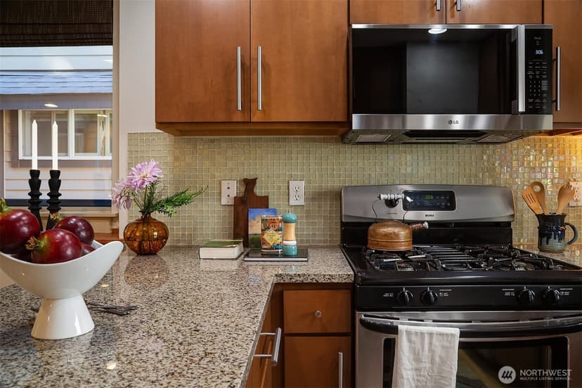 Property photo for 9613 Roosevelt Way NE #B, Seattle photo 14