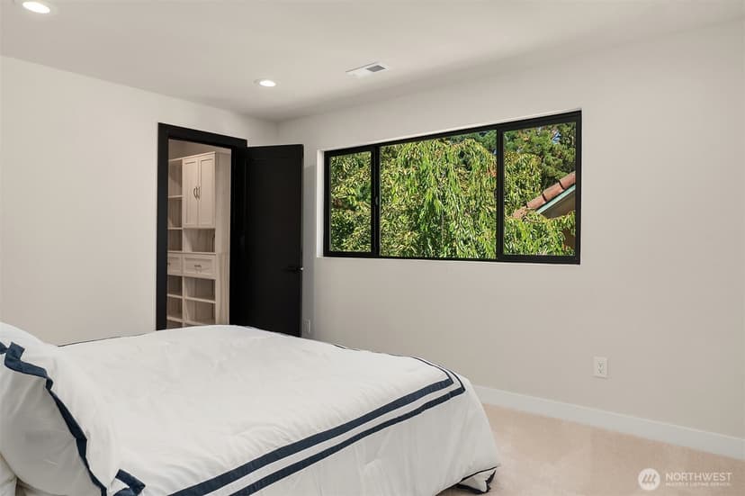 Property photo for 8340 Avalon Drive, Mercer Island photo 30