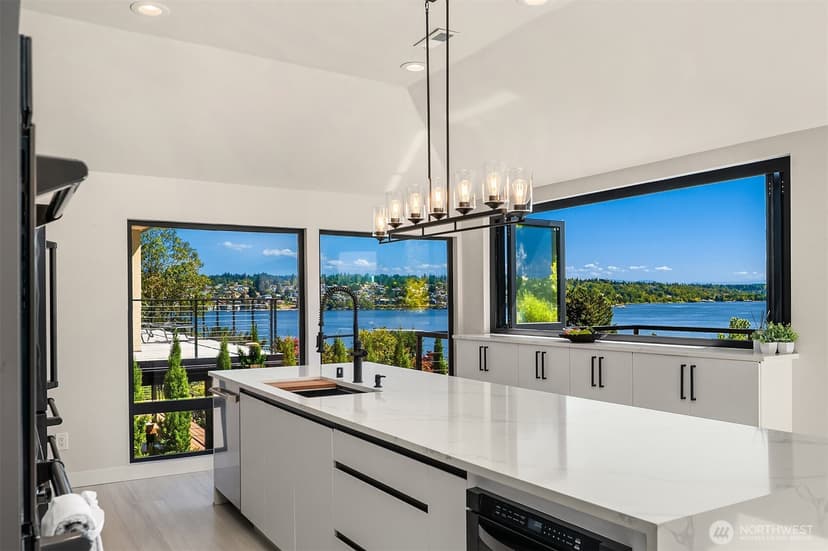 Property photo for 8340 Avalon Drive, Mercer Island photo 9