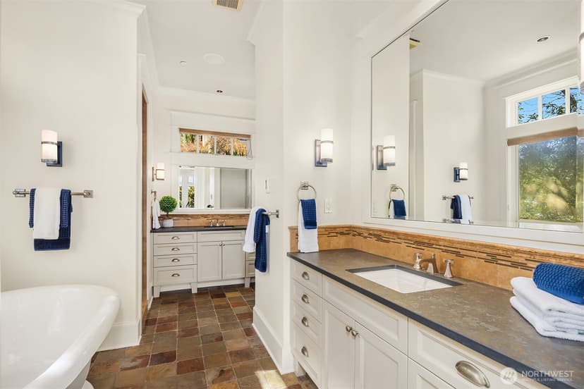 Property photo for 4102 100th Avenue SE, Mercer Island photo 16