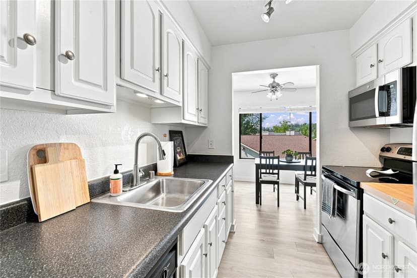 Property photo for 9926 NE 116th Street #302, Kirkland photo 10