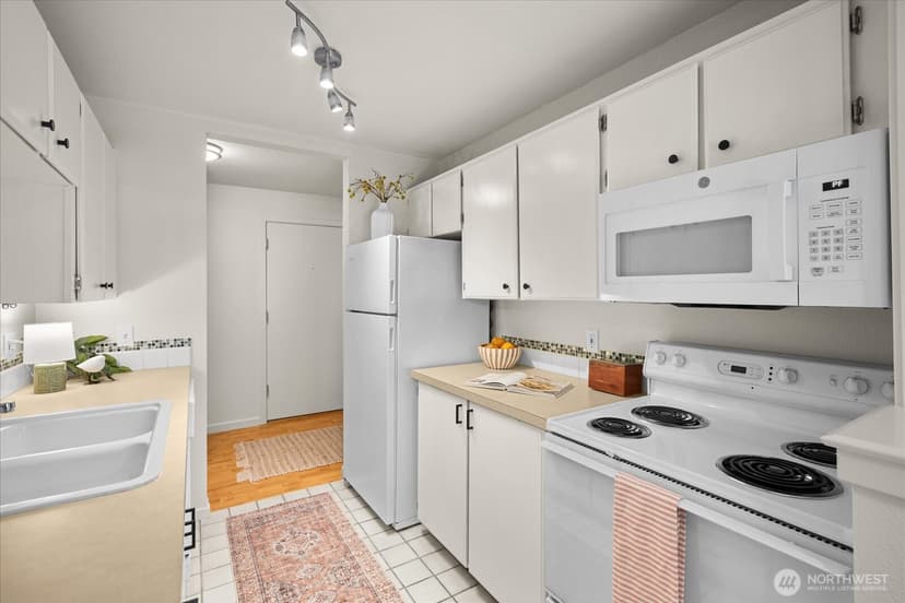 Property photo for 12631 NE 9th Place #C205, Bellevue photo 11