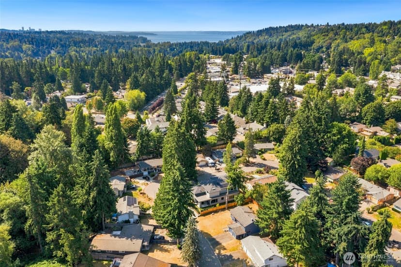 Property photo for 13911 103rd Avenue NE, Kirkland photo 28