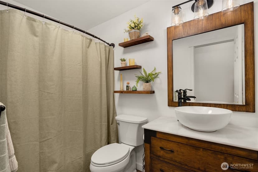 Property photo for 15721 81st Avenue NE, Kenmore photo 21