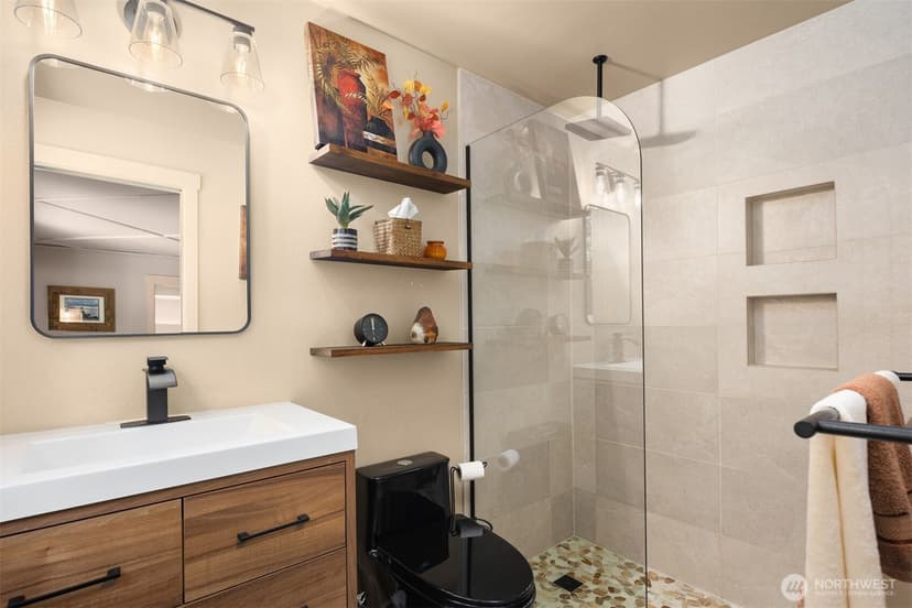Property photo for 15721 81st Avenue NE, Kenmore photo 18