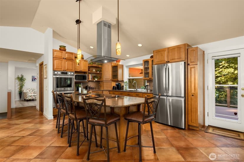 Property photo for 15721 81st Avenue NE, Kenmore photo 9