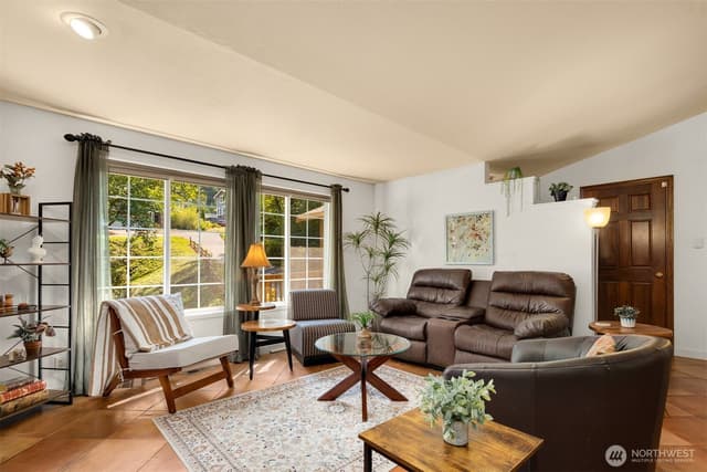 Property photo for 15721 81st Avenue NE, Kenmore photo 5