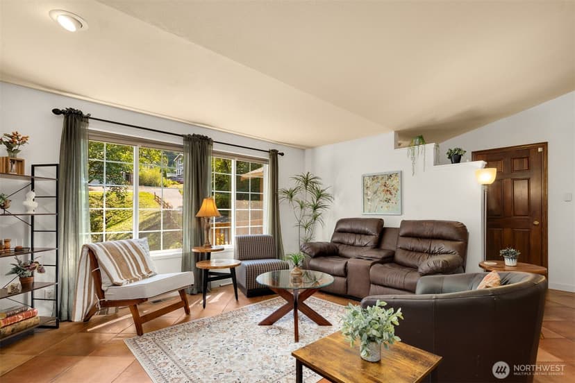 Property photo for 15721 81st Avenue NE, Kenmore photo 5