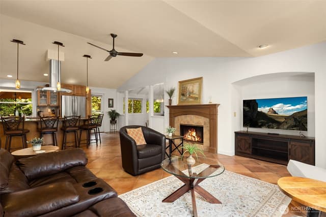 Property photo for 15721 81st Avenue NE, Kenmore photo 4