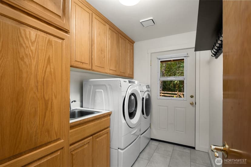 Property photo for 15721 81st Avenue NE, Kenmore photo 34