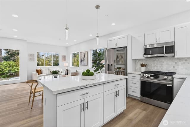 Property photo for 221 NE 185th Street #B, Shoreline photo 3
