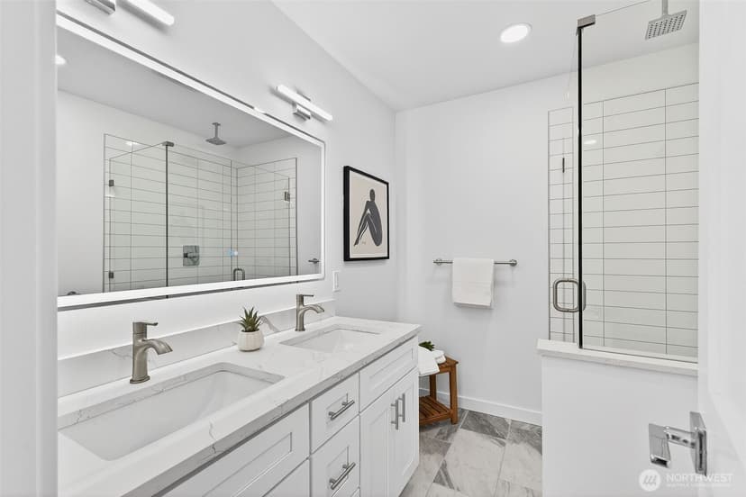 Property photo for 221 NE 185th Street #B, Shoreline photo 16