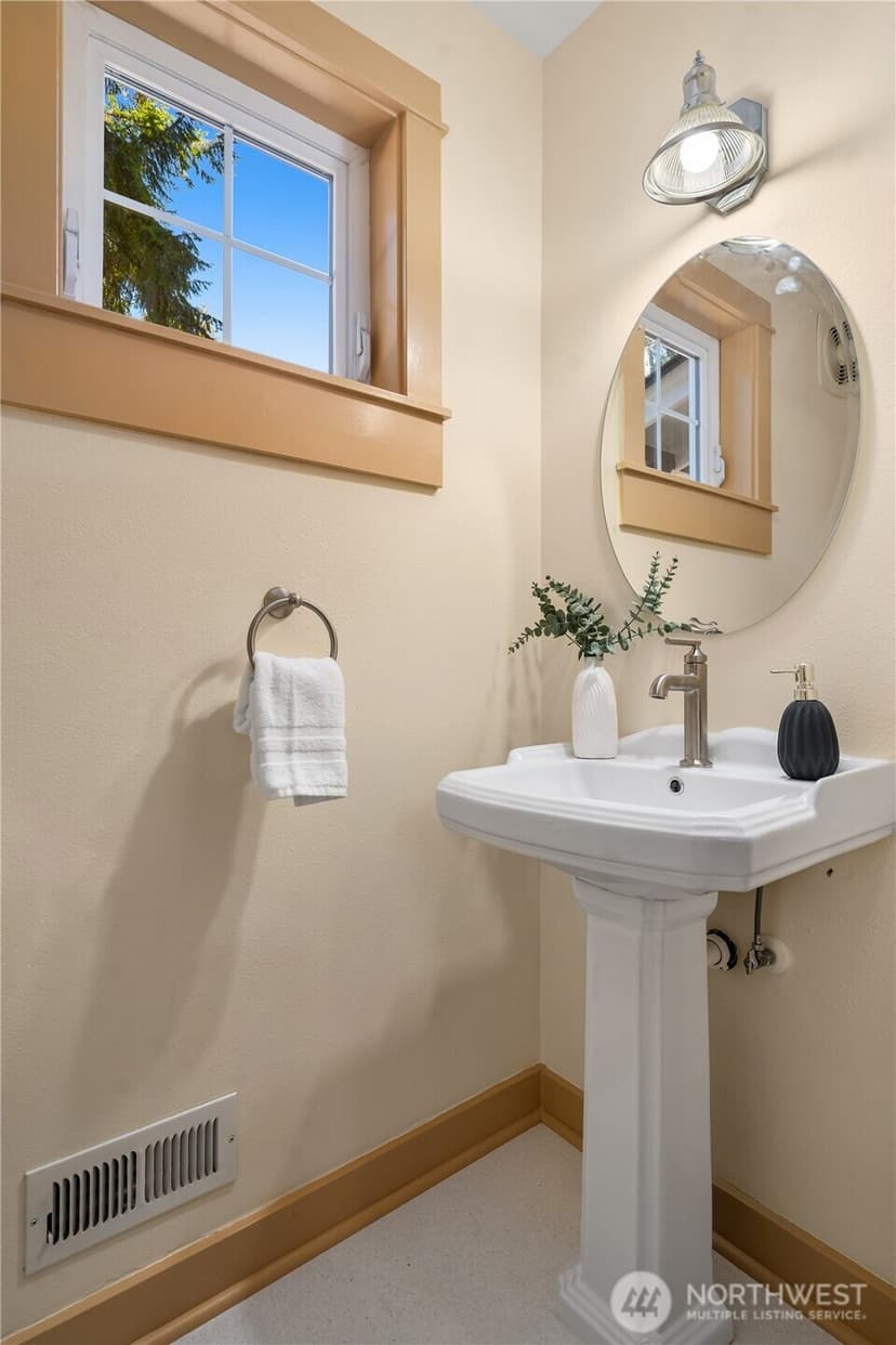 Property photo for 9190 NE Ruys Lane, Bainbridge Island photo 13