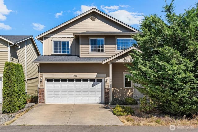 Property photo for 1209 139th Place SW, Lynnwood photo 2