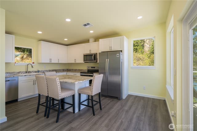 Property photo for 9064 S Lakeshore Rd., Chelan photo 3