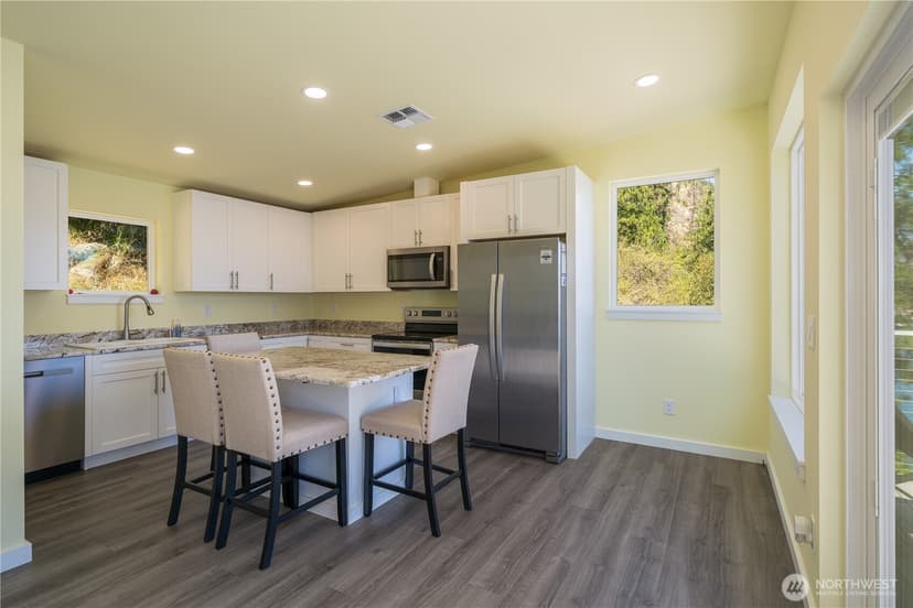 Property photo for 9064 S Lakeshore Rd., Chelan photo 3