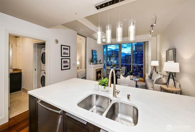 Property photo for 737 Olive Way #3101, Seattle photo 4