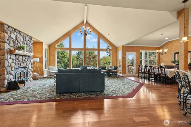Property photo for 2 201st Avenue NE, Snohomish photo 5
