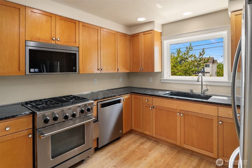 Property photo for 4600 Green Lake Way N, Seattle photo 15
