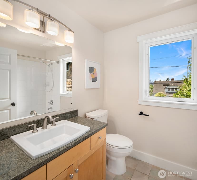 Property photo for 4600 Green Lake Way N, Seattle photo 22