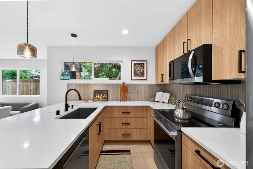 Property photo for 8510 15th Avenue NE, Seattle photo 3