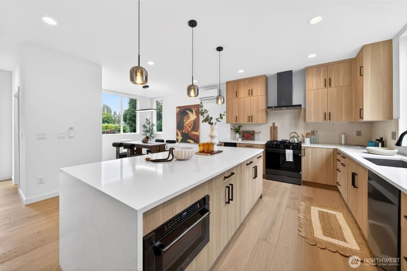 Property photo for 8512 15th Avenue NE, Seattle photo 5